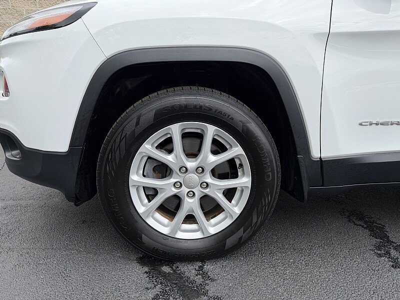Used 2014 Jeep Cherokee Latitude AWD/4WD image 9