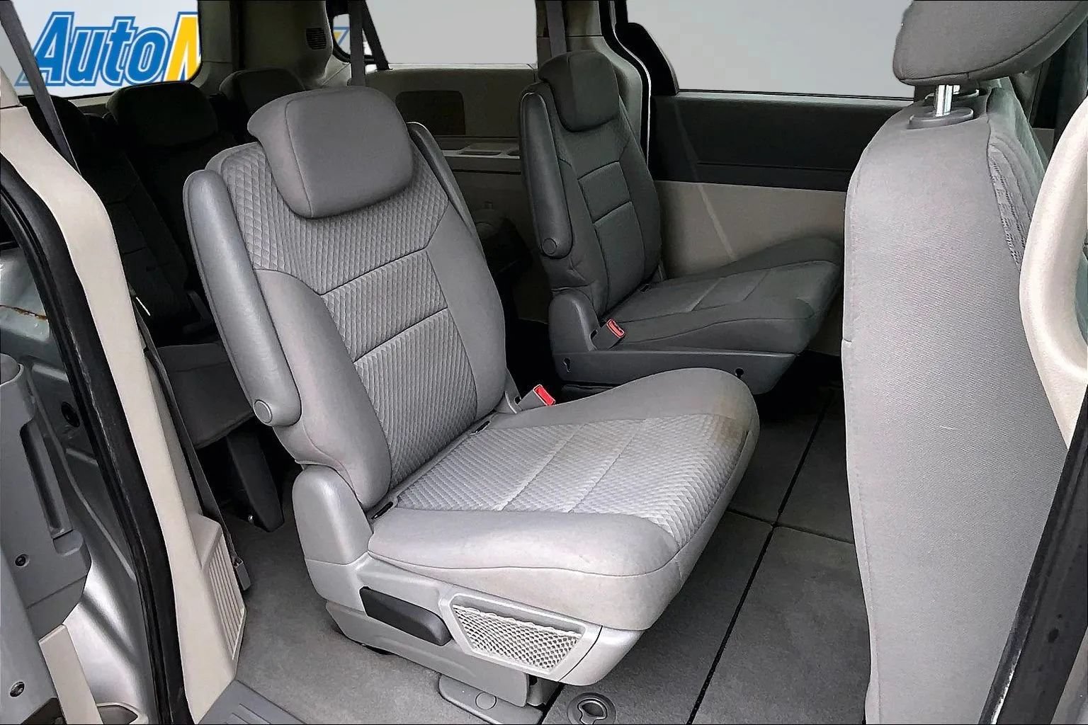Used 2010 Dodge Grand Caravan SE FWD image 25
