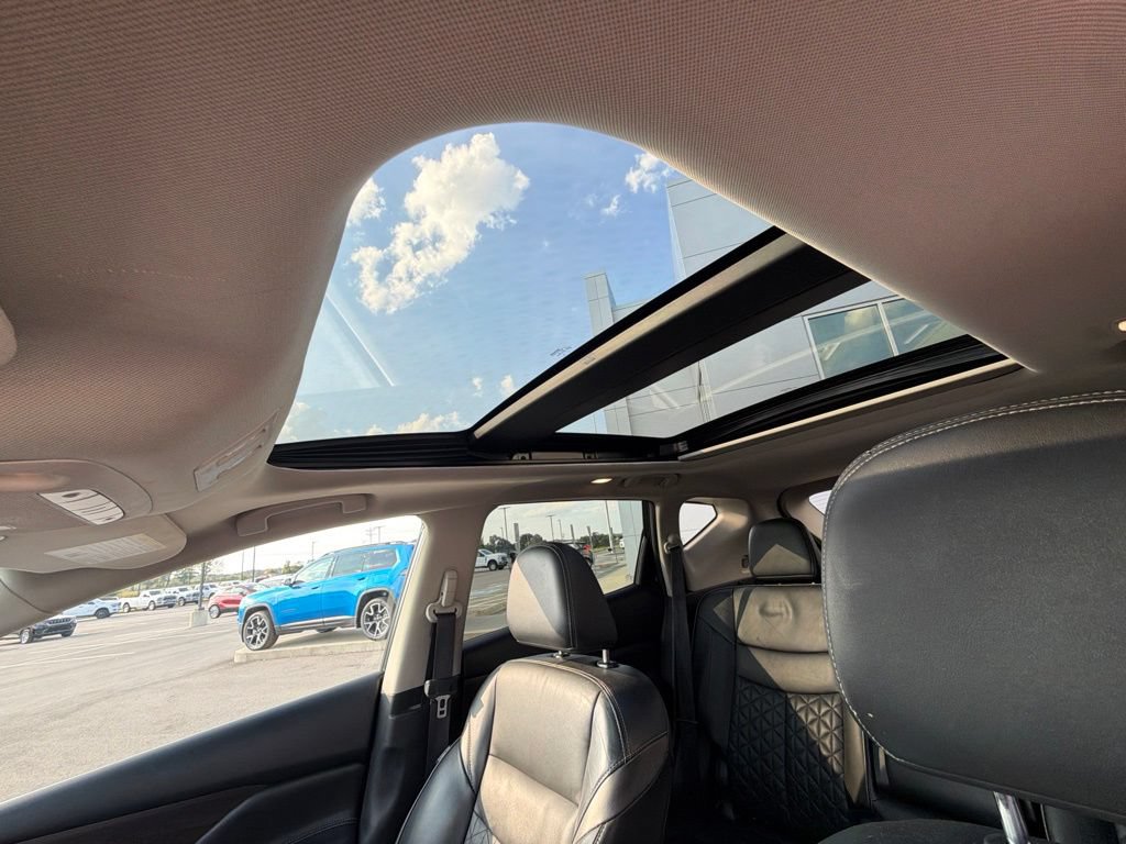 Used 2019 Nissan Murano Platinum w/ Cargo Package FWD image 32