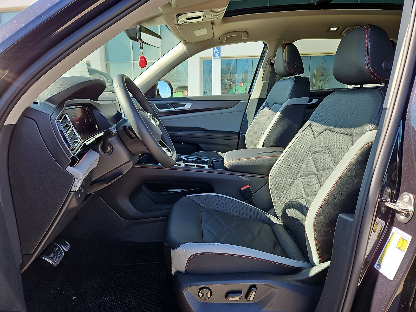 New 2026 Volkswagen Atlas Peak Edition image 13