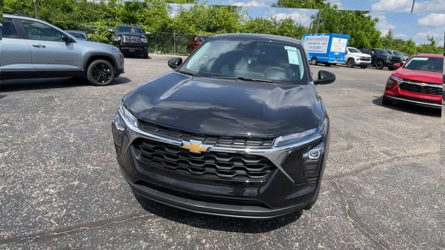 New 2026 Chevrolet Trax LS w/ LS Convenience Package FWD image 5