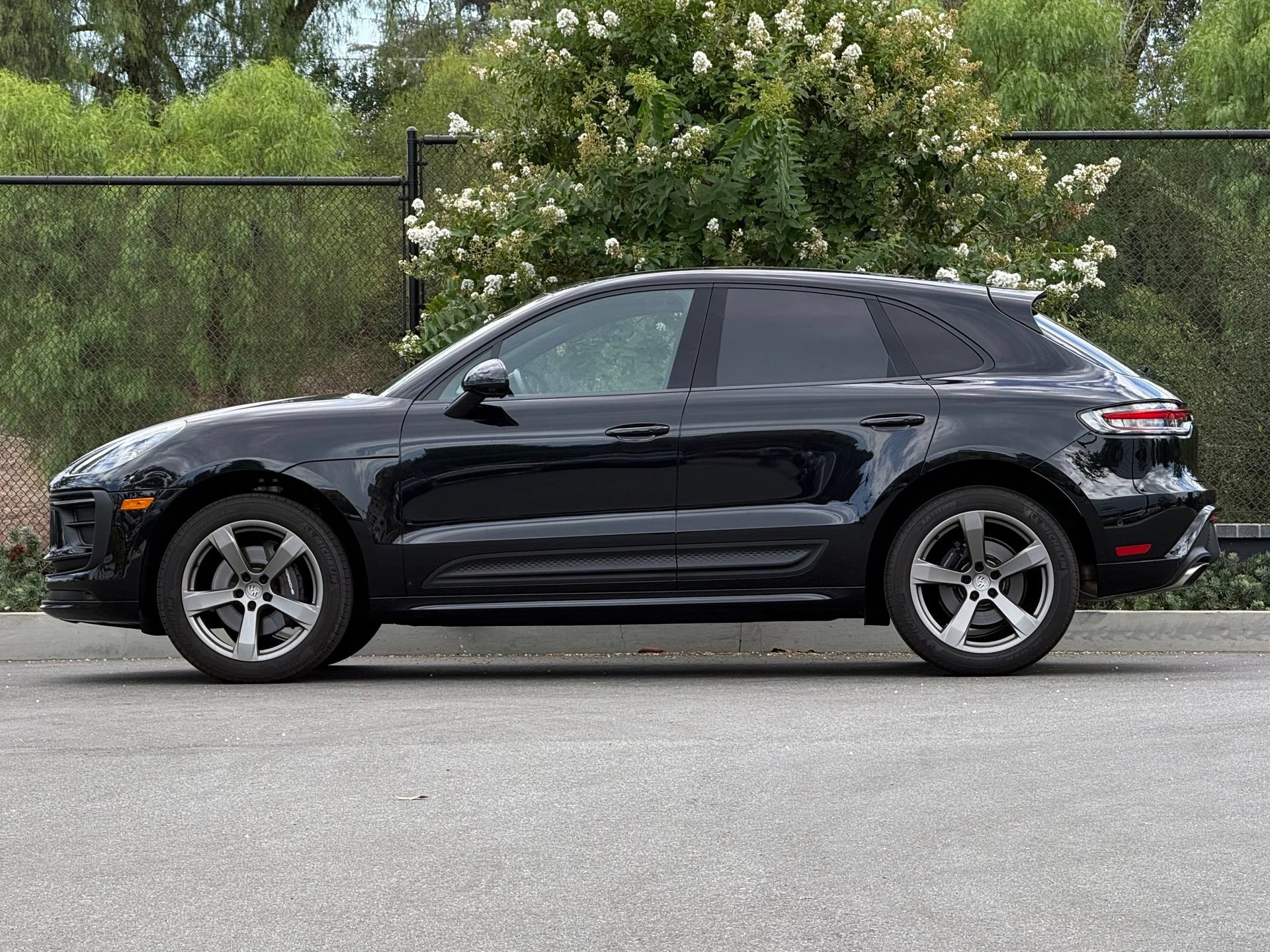 New 2025 Porsche Macan AWD/4WD image 2