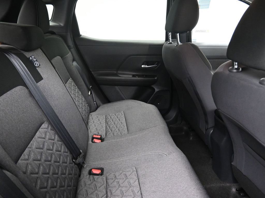 Used 2025 Nissan Kicks SV FWD image 11