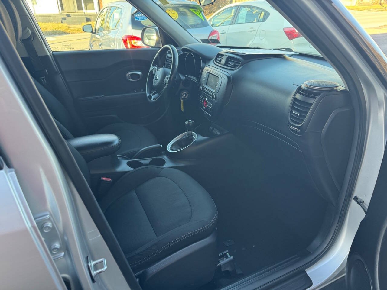 Used 2017 Kia Soul + FWD image 25