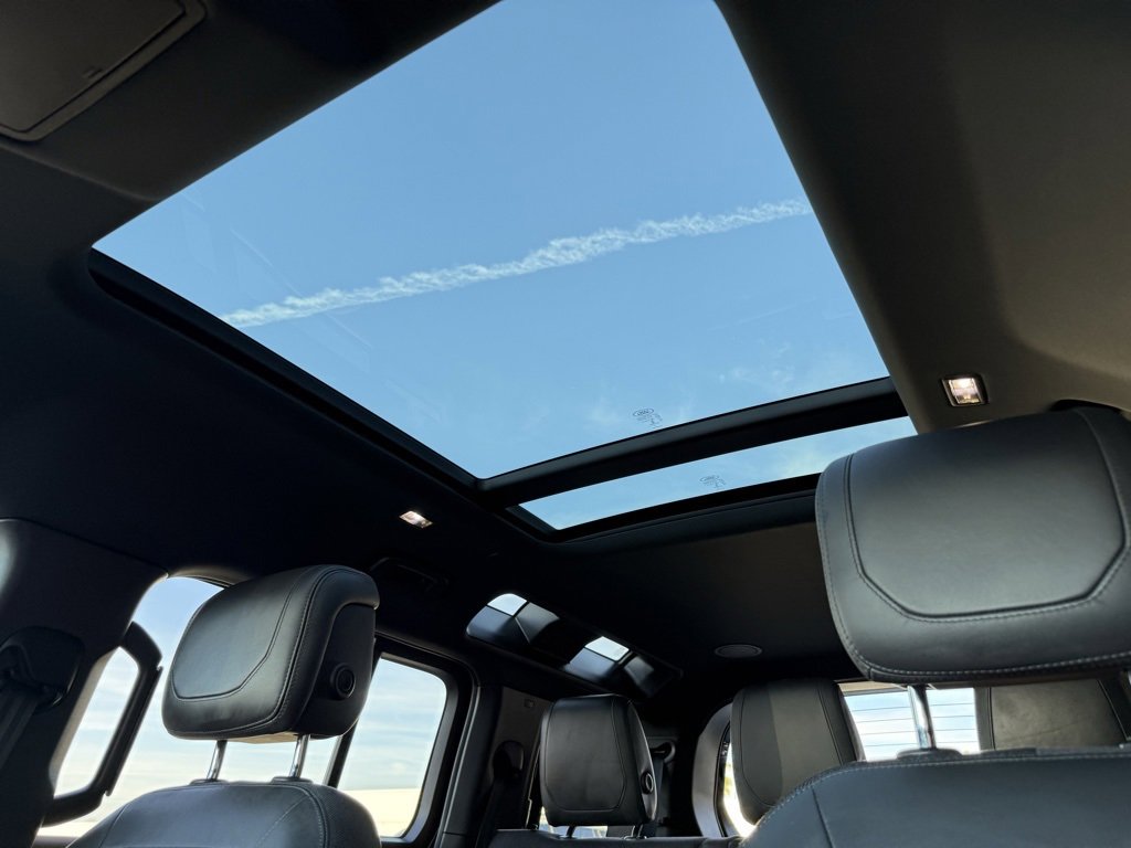 Used 2020 Land Rover Defender 110 X image 2