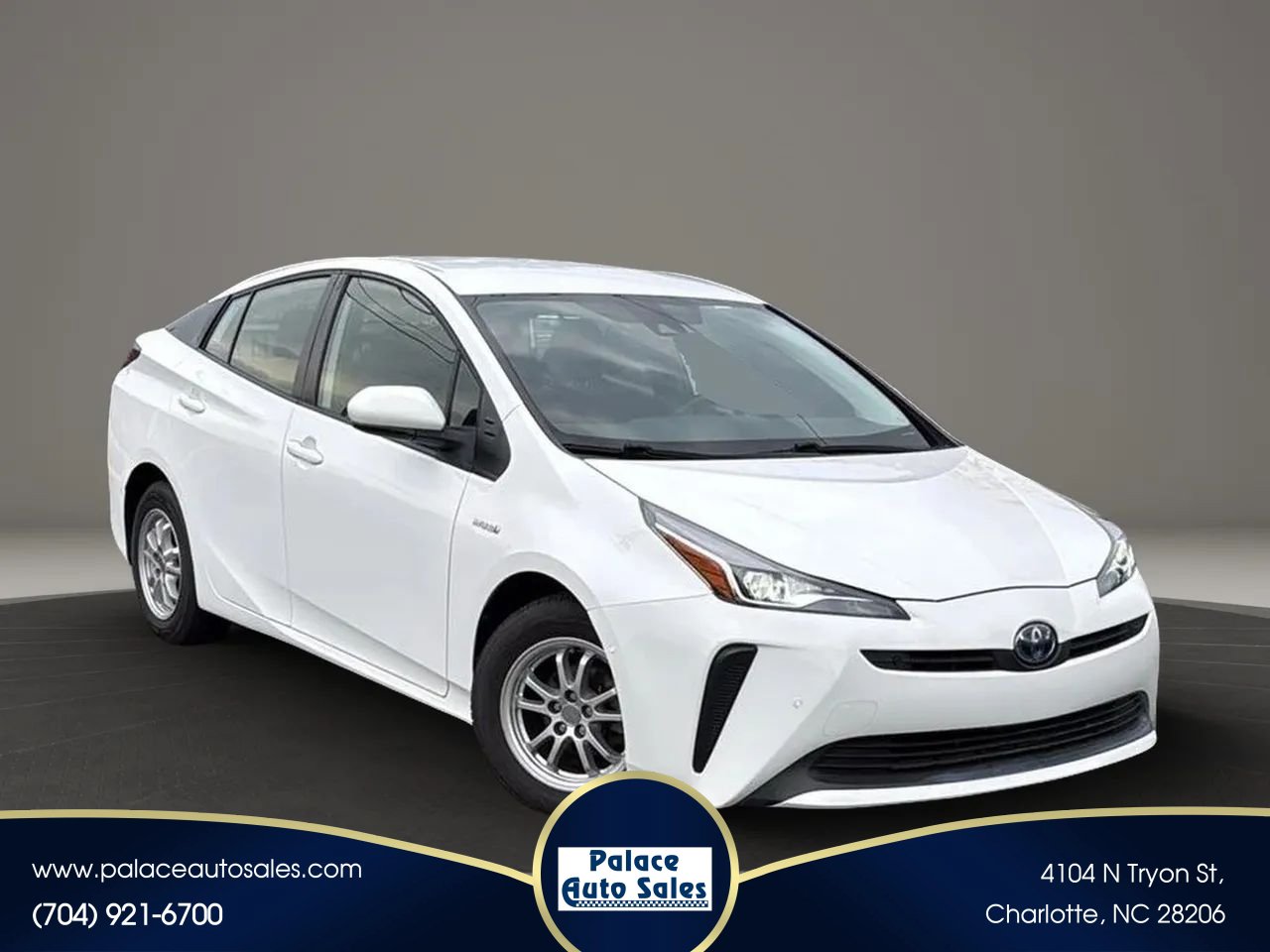 Used 2022 Toyota Prius LE FWD image 1