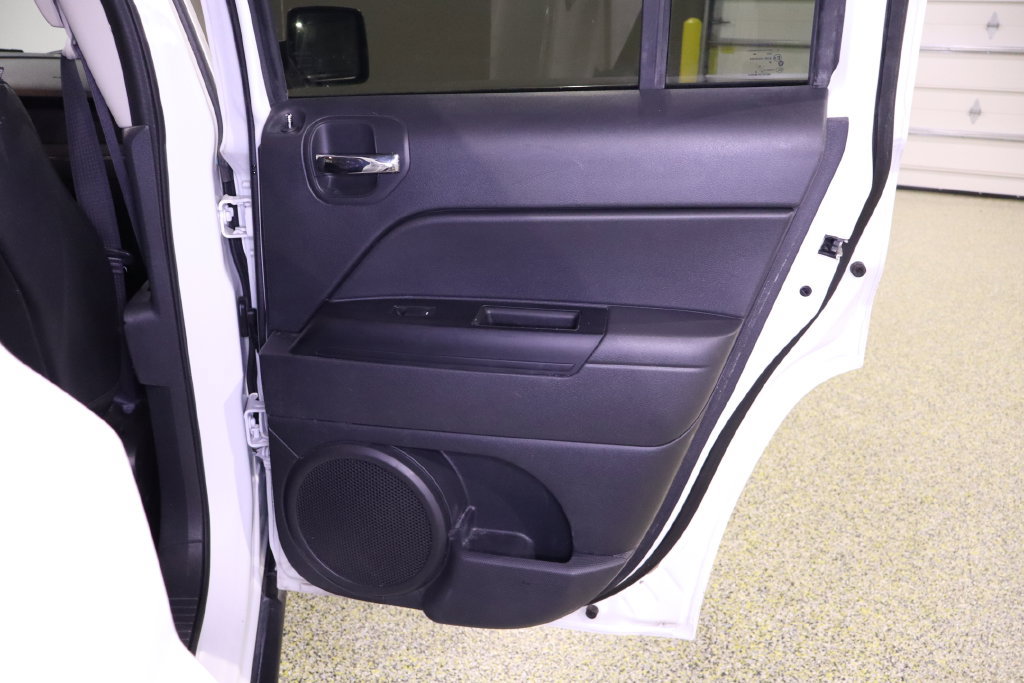 Used 2016 Jeep Patriot High Altitude FWD image 39