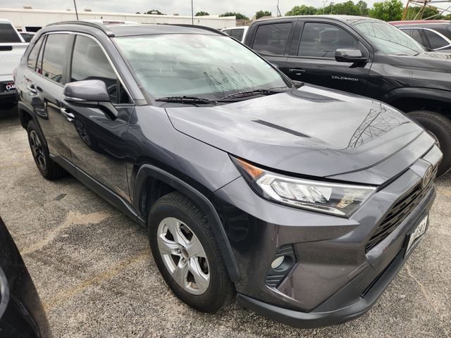 Used 2020 Toyota RAV4 XLE w/ Convenience Package FWD image 1