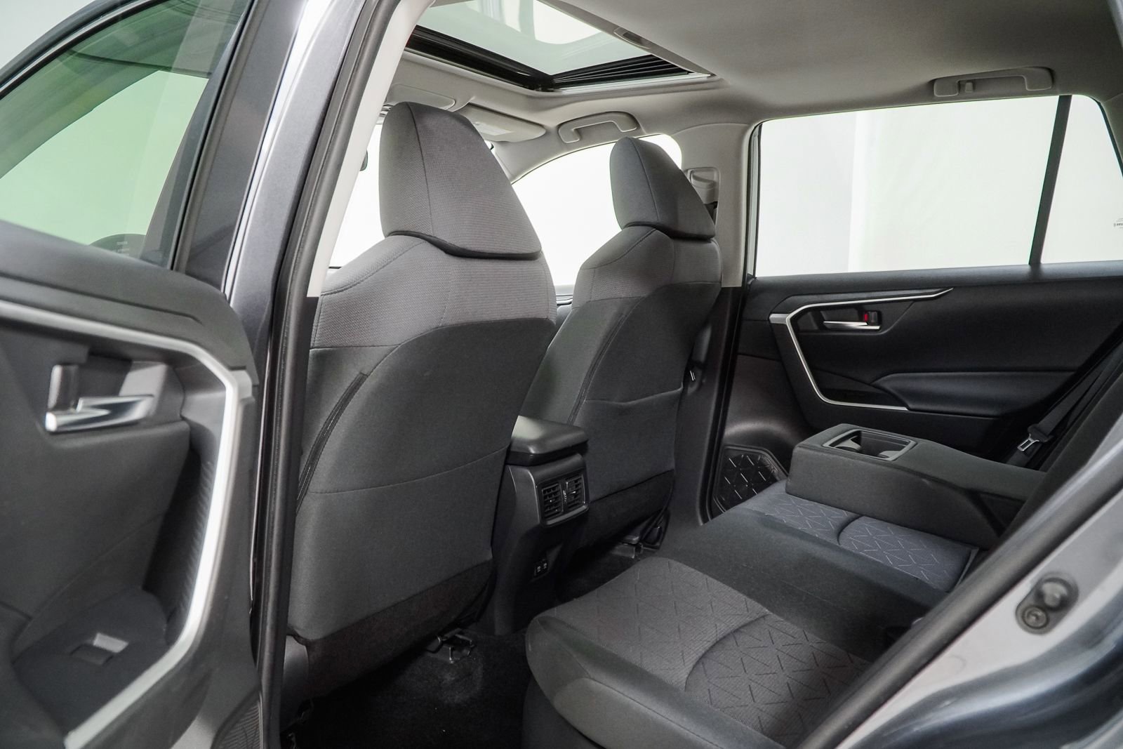 Used 2020 Toyota RAV4 XLE w/ Convenience Package AWD/4WD image 42