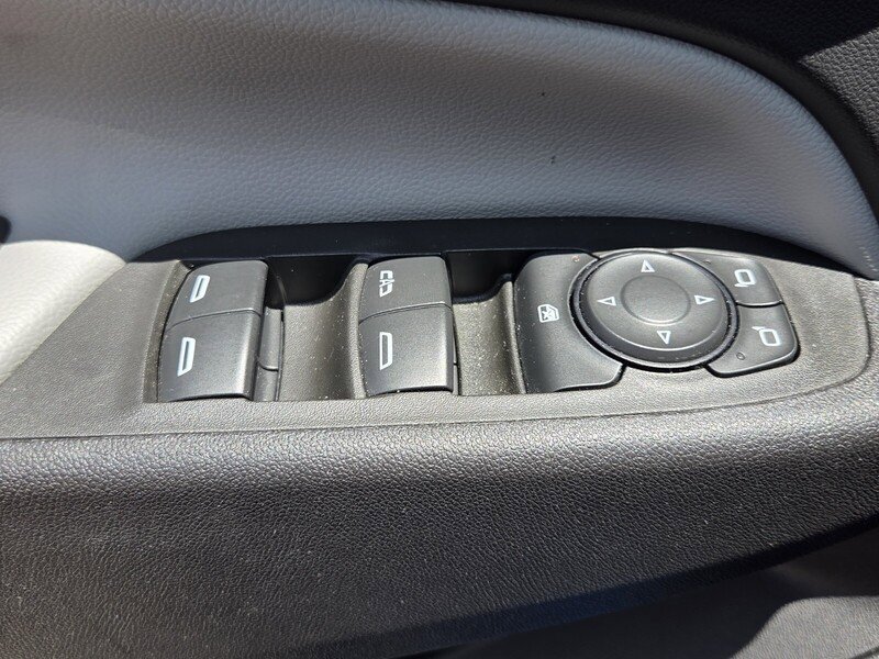 Used 2024 Chevrolet Equinox LT FWD image 17