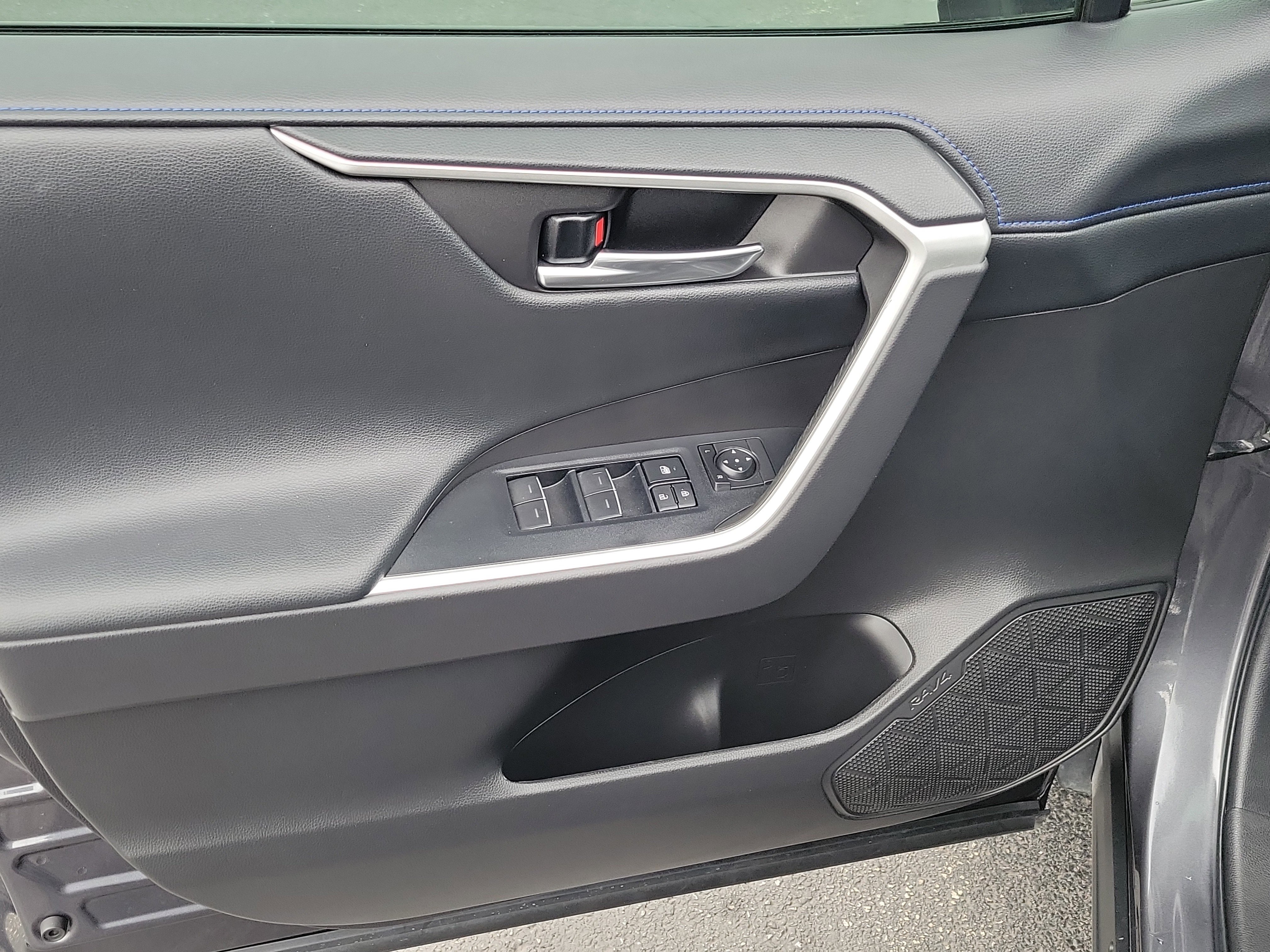 Certified 2022 Toyota RAV4 XSE image 16