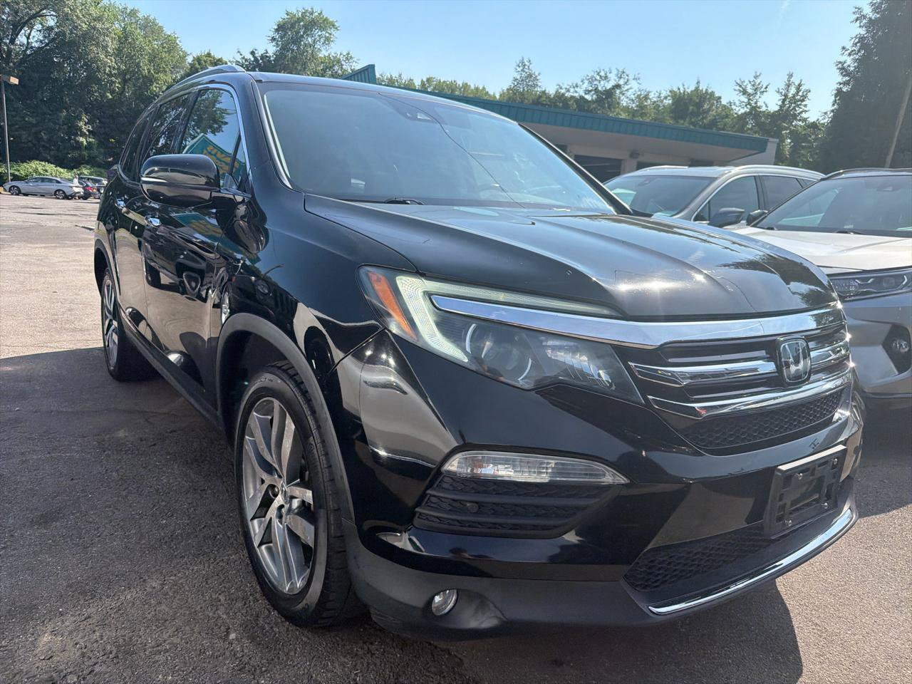 Used 2017 Honda Pilot Elite image 3