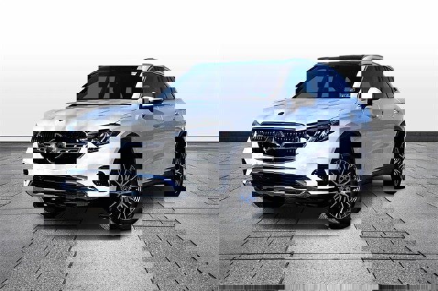 Used 2025 Mercedes-Benz GLC 300 4MATIC image 2