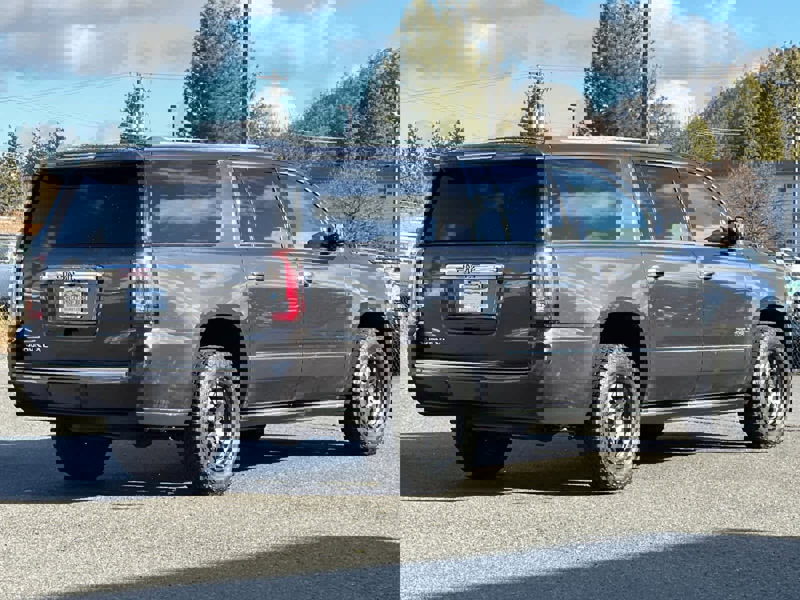 Used 2017 GMC Yukon XL Denali image 2