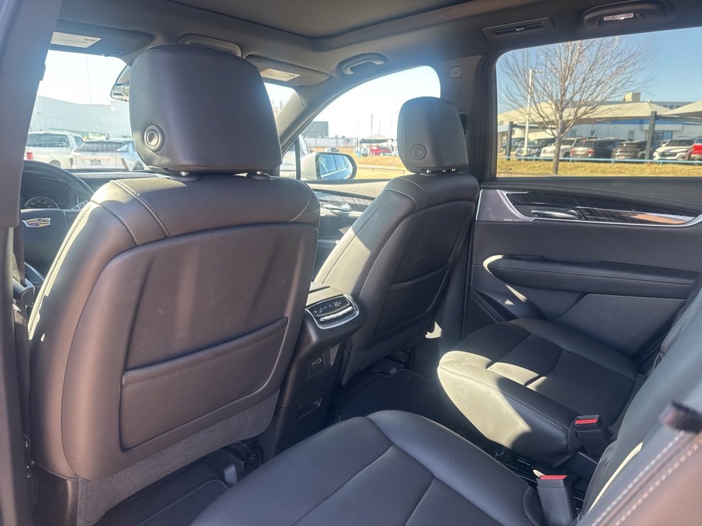 Certified 2025 Cadillac XT6 Premium Luxury image 3