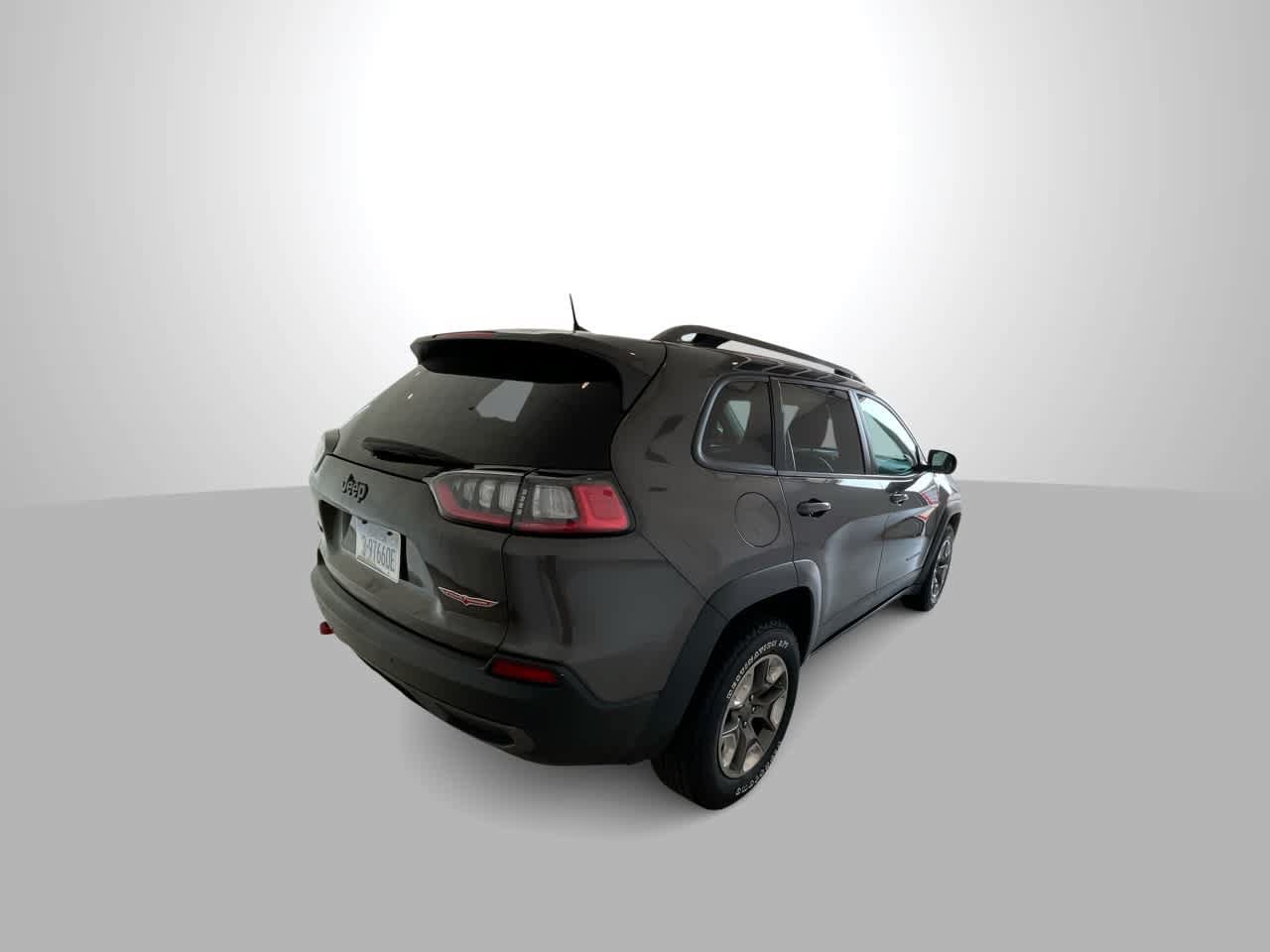 Used 2019 Jeep Cherokee Trailhawk w/ Cold Weather Group AWD/4WD image 8