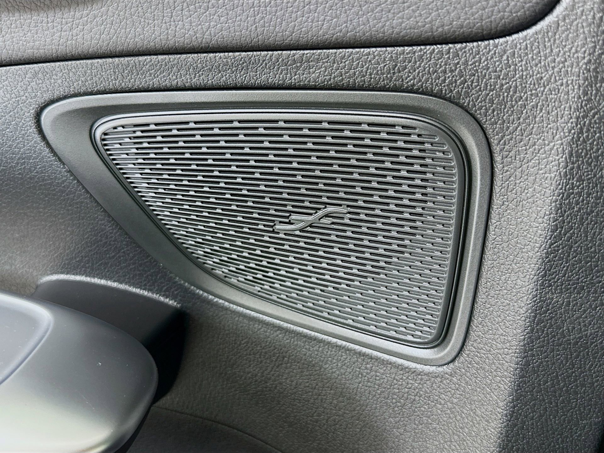 Used 2025 Mercedes-Benz C 300 Sedan image 27