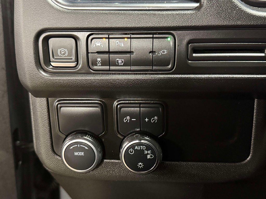 Used 2022 Chevrolet Suburban RST w/ Luxury Package RWD image 28