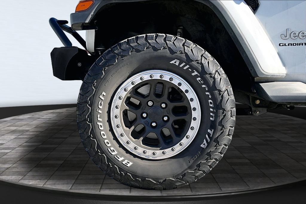 Certified 2020 Jeep Gladiator Overland AWD/4WD image 33