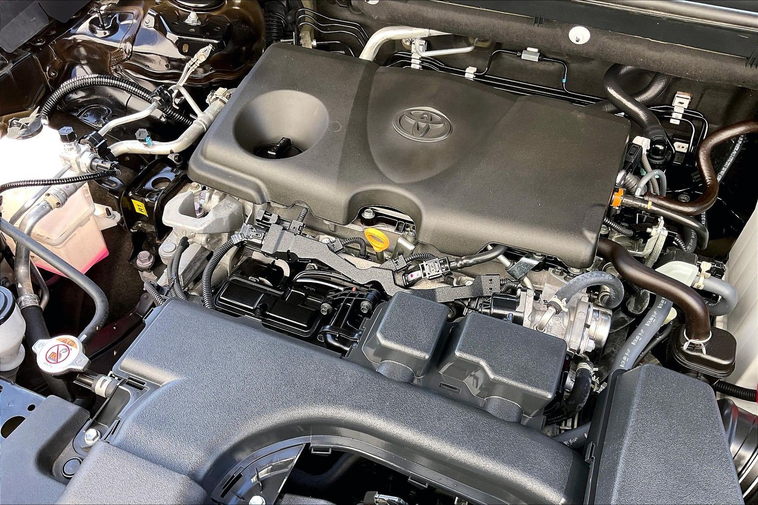 Used 2025 Toyota RAV4 XLE AWD/4WD image 35