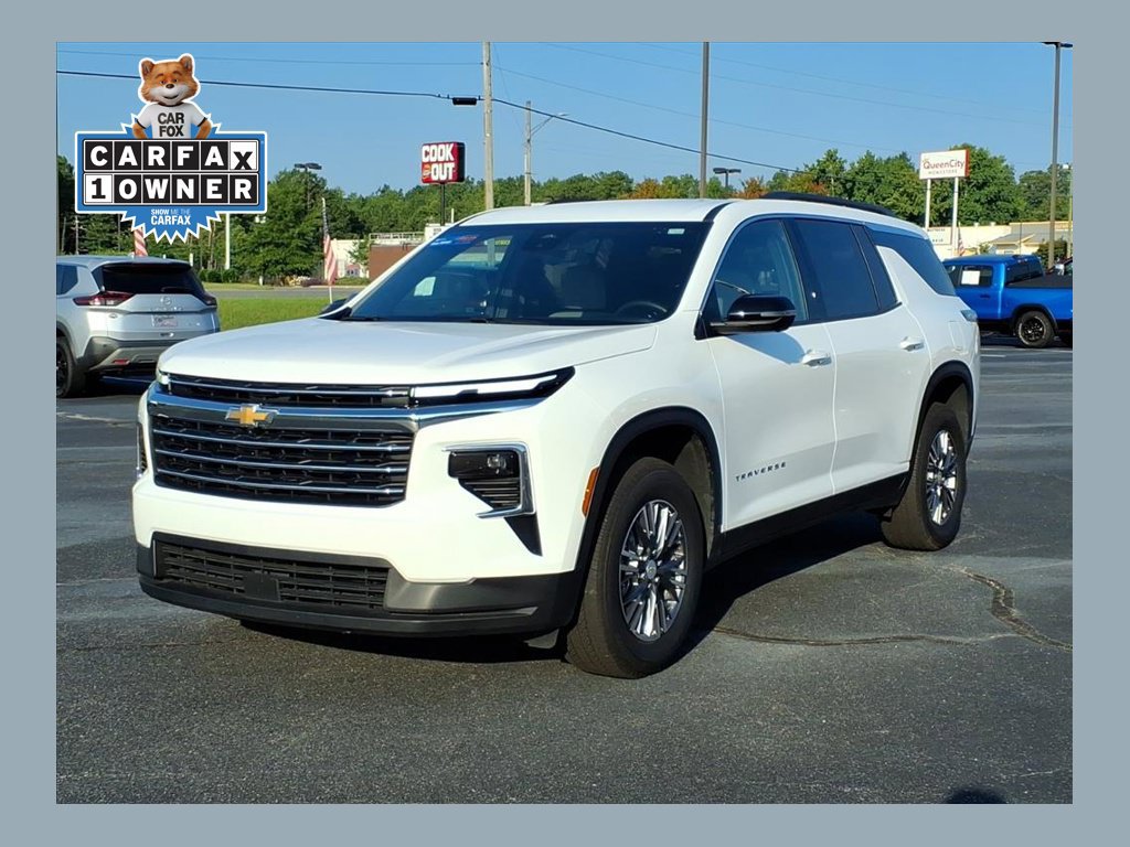Used 2026 Chevrolet Traverse LT w/ Driver Confidence Package FWD image 1