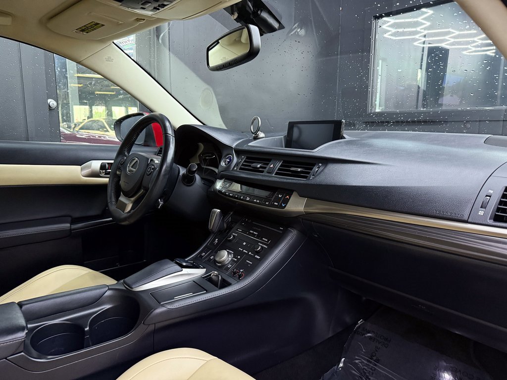 Used 2014 Lexus CT 200h image 28