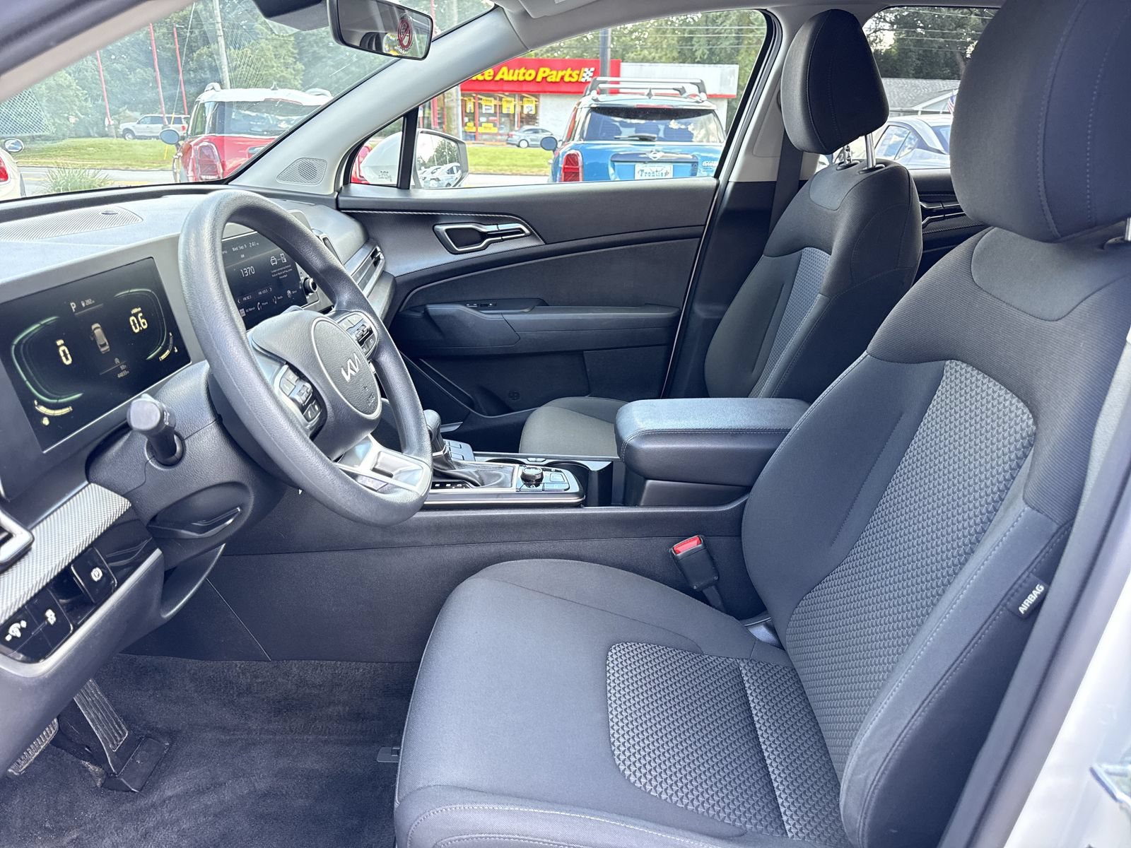 Used 2023 Kia Sportage LX FWD image 9