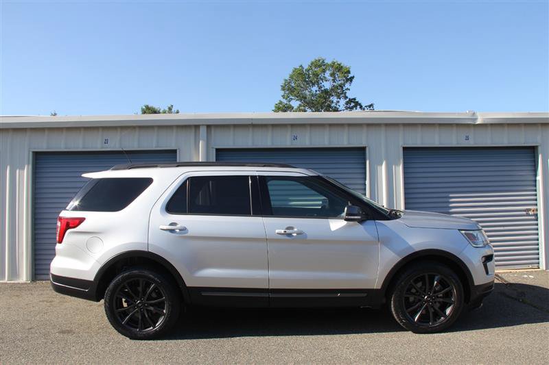 Used 2019 Ford Explorer XLT w/ Equipment Group 202A AWD/4WD image 8