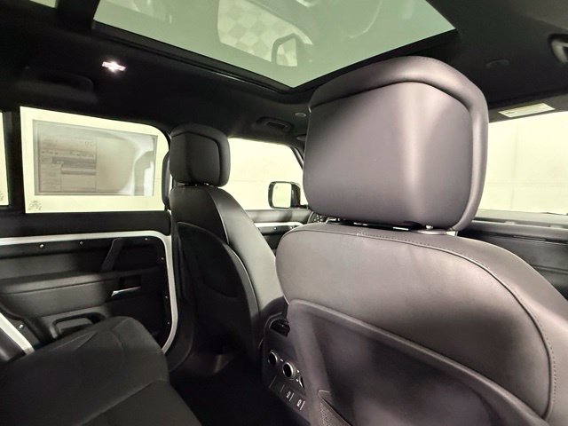 New 2026 Land Rover Defender 110 X-Dynamic SE AWD/4WD image 34
