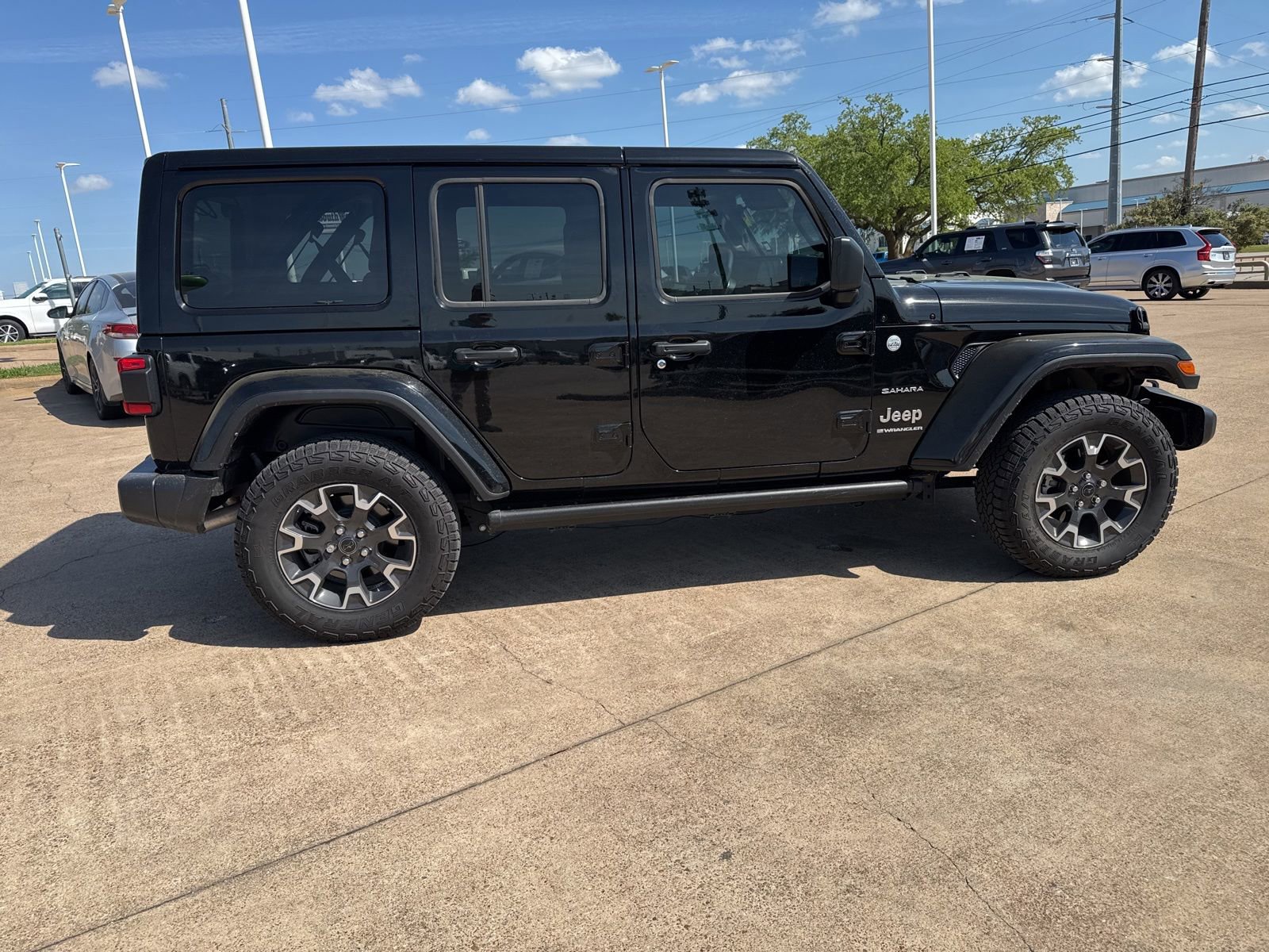 Used 2024 Jeep Wrangler Sahara w/ Safety Group image 8
