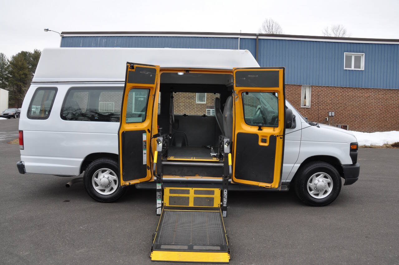 Used 2014 Ford E-250 and Econoline 250 Extended w/ Power Group RWD image 25