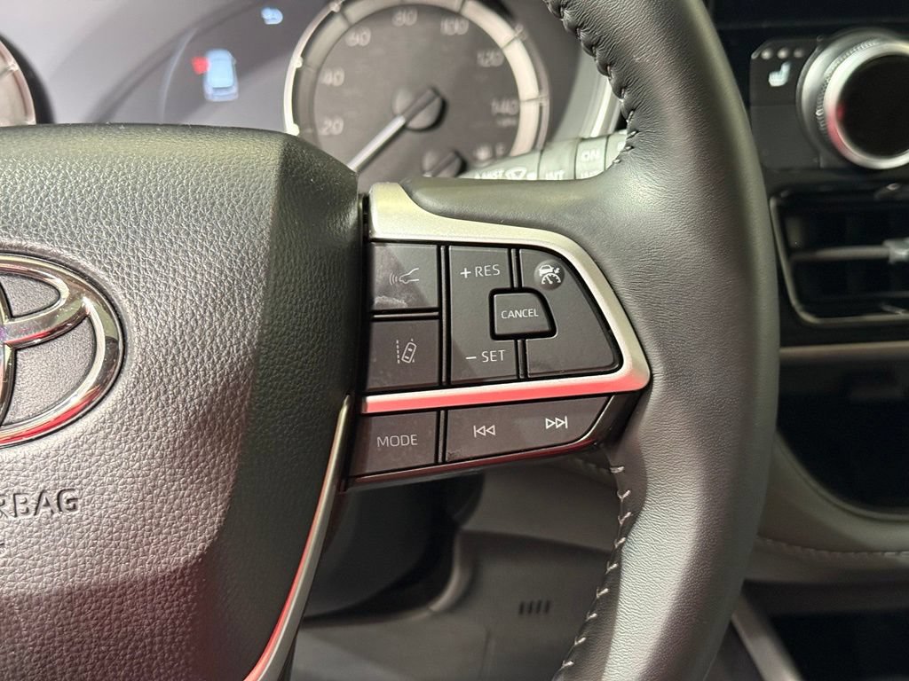 Certified 2025 Toyota Highlander XLE AWD/4WD image 27