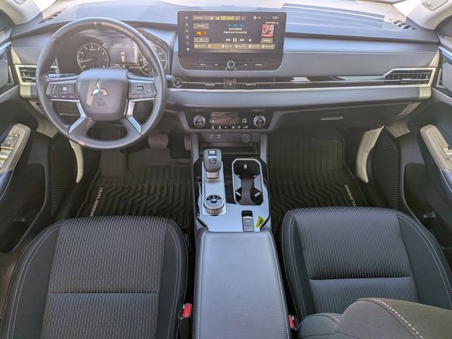 Used 2025 Mitsubishi Outlander ES image 16