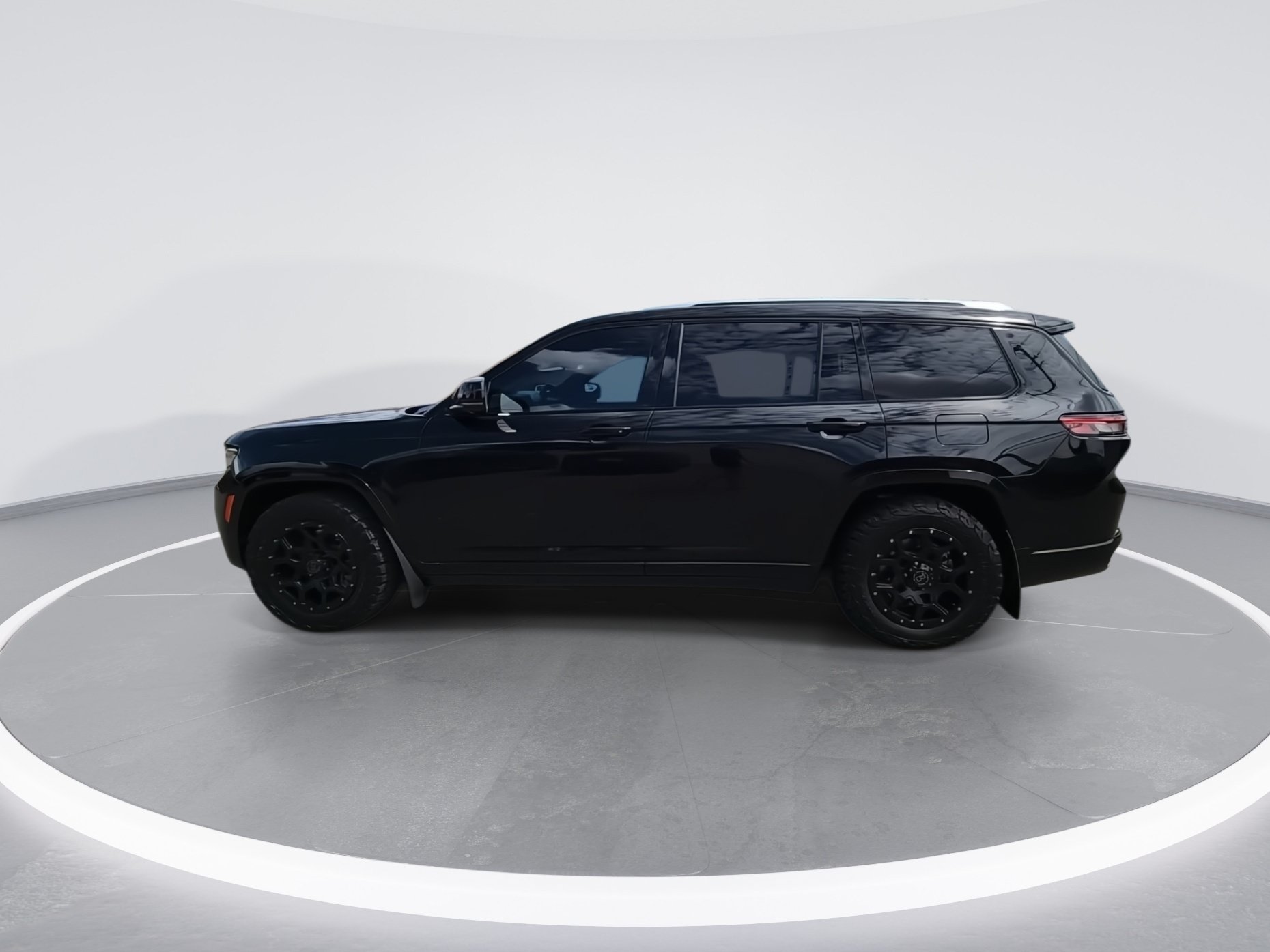 Certified 2023 Jeep Grand Cherokee L Summit w/ Advanced Protech Group IV AWD/4WD image 2