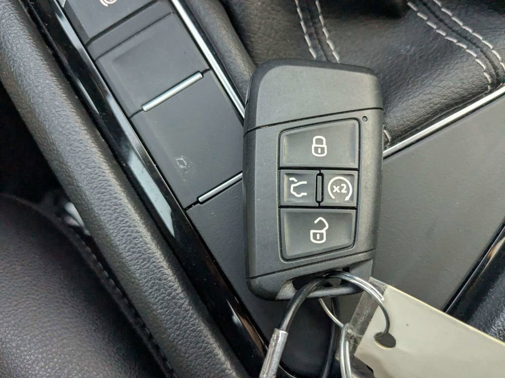 Used 2024 Volkswagen Taos SE image 32
