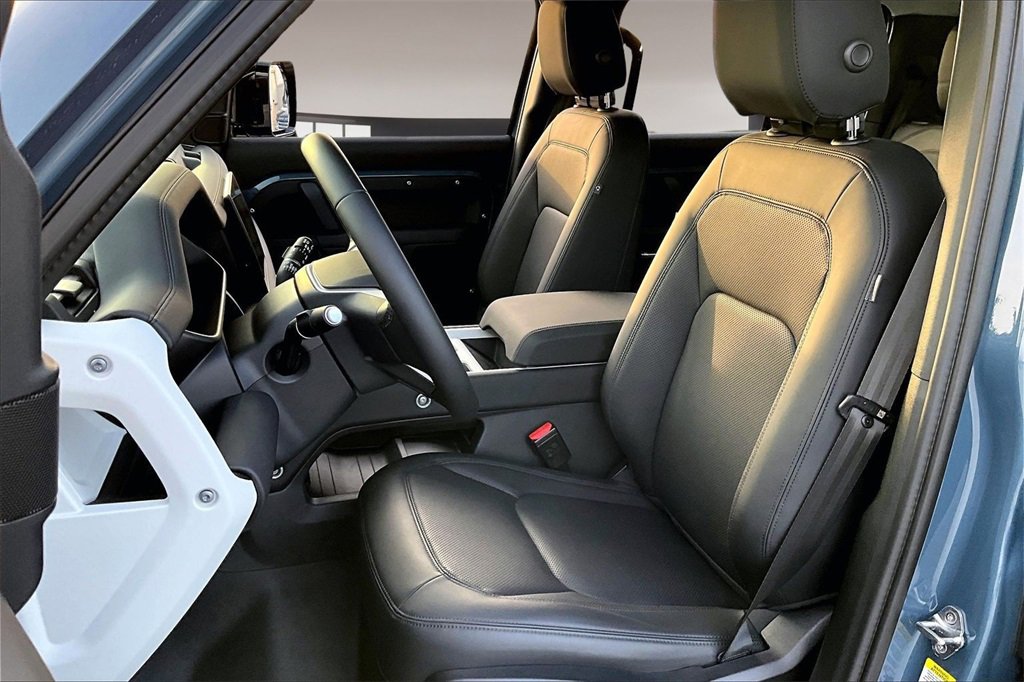 Used 2025 Land Rover Defender 110 S image 19