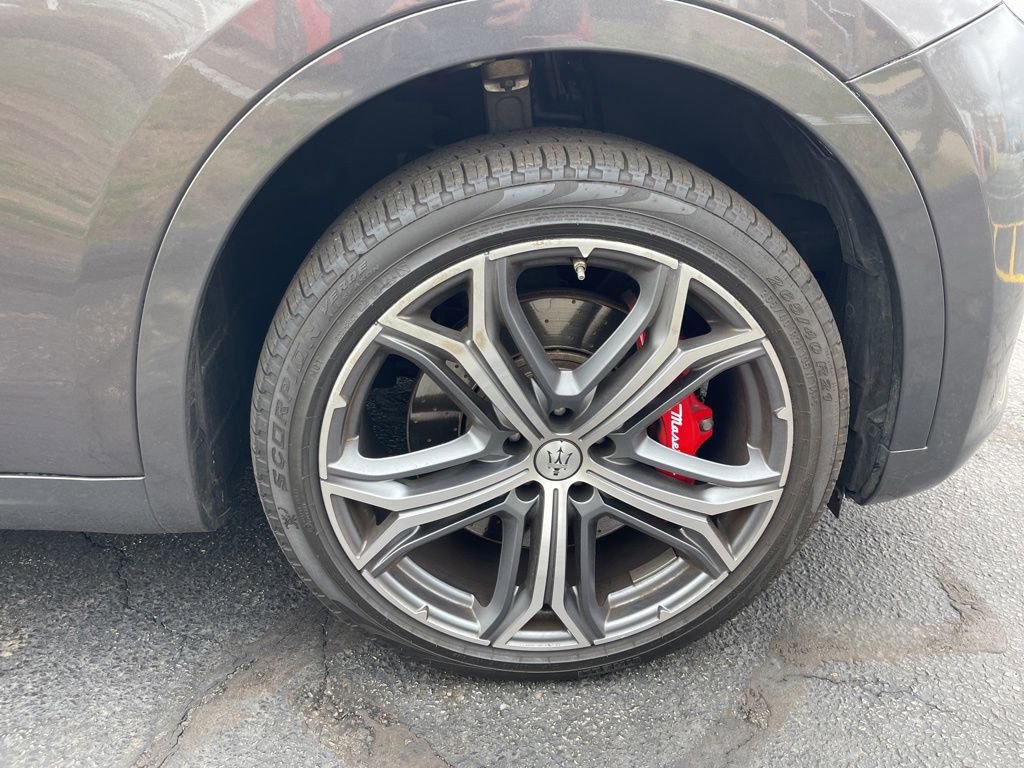 Used 2022 Maserati Levante Modena image 31