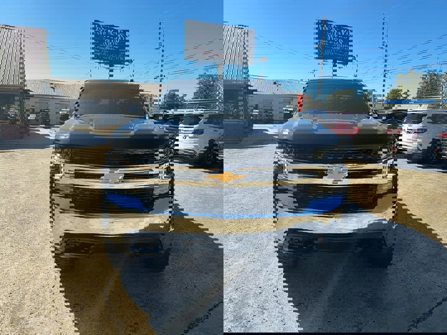 Used 2022 Chevrolet Silverado 1500 LT image 2