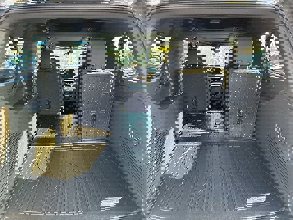 New 2026 Chevrolet Suburban High Country image 28