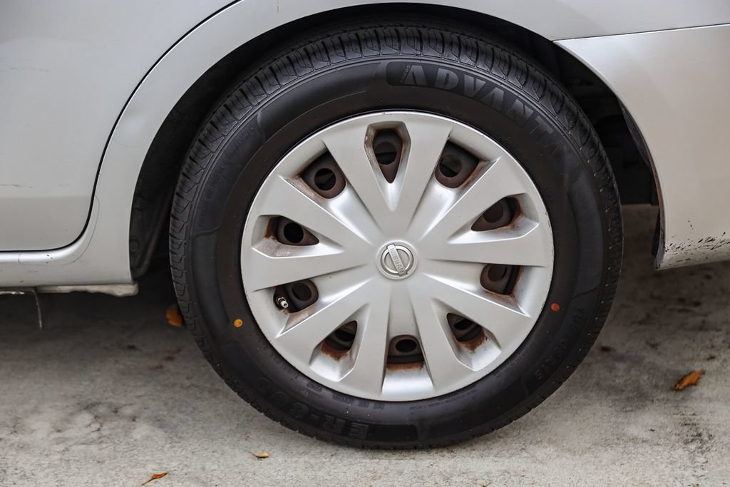 Used 2015 Nissan Versa SV FWD image 6