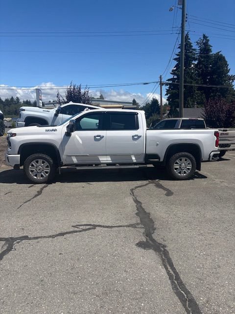 Used 2025 Chevrolet Silverado 3500 High Country w/ Z71 Off-Road Package AWD/4WD image 4