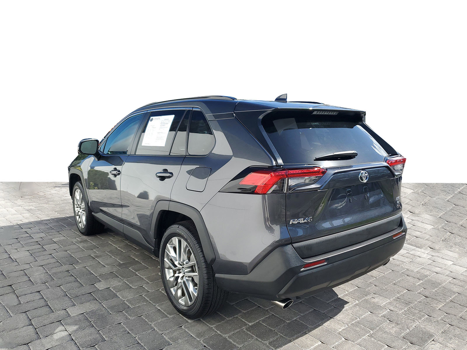 Used 2021 Toyota RAV4 XLE Premium image 3
