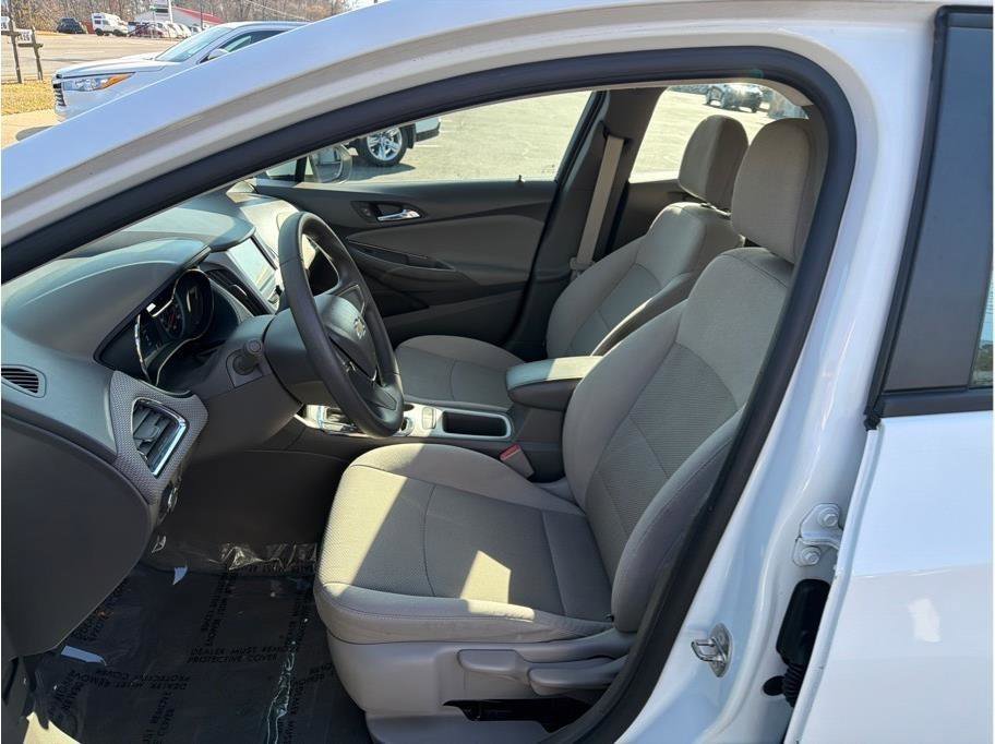 Used 2017 Chevrolet Cruze LS FWD image 9