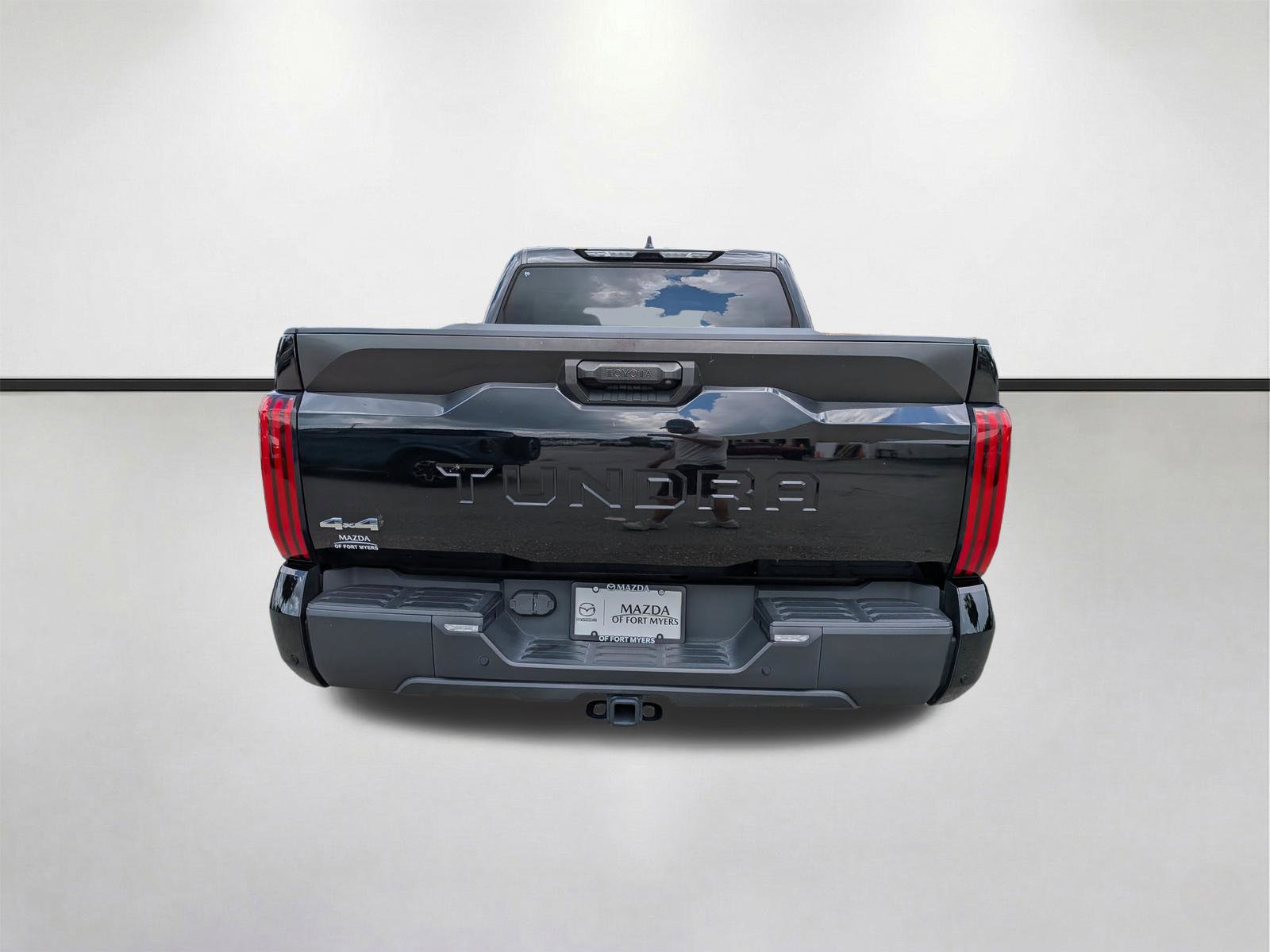 Used 2023 Toyota Tundra SR5 w/ SR5 Convenience Package AWD/4WD image 5
