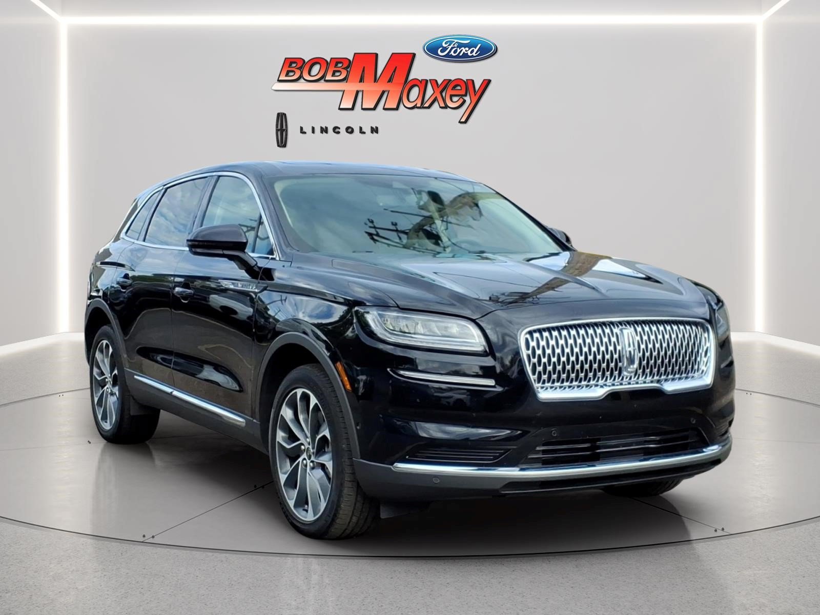 Used 2023 Lincoln Nautilus Reserve w/ Equipment Group 201A AWD/4WD image 3