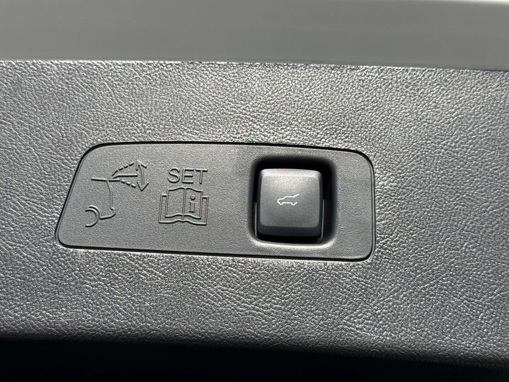 New 2026 Lincoln Corsair Premiere image 12