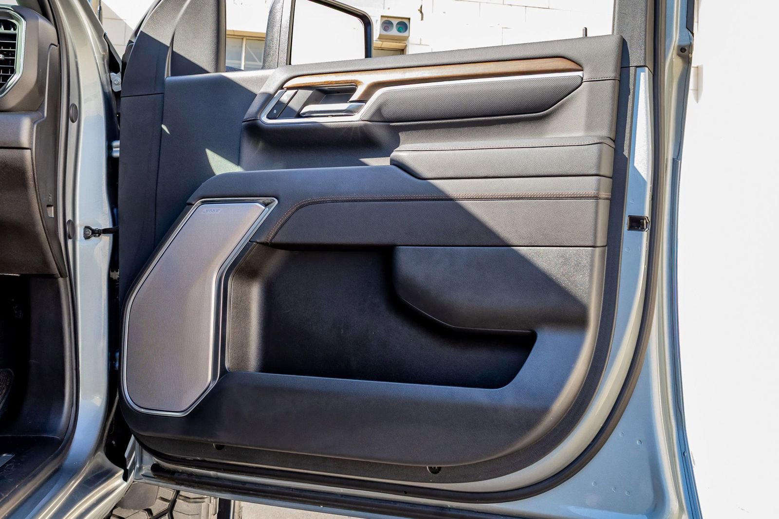 Used 2025 Chevrolet Silverado 2500 High Country w/ High Country Premium Package image 36