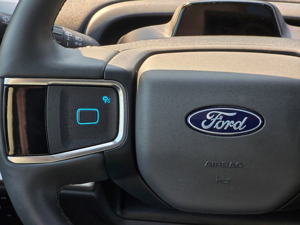 Used 2025 Ford Expedition Active AWD/4WD image 16