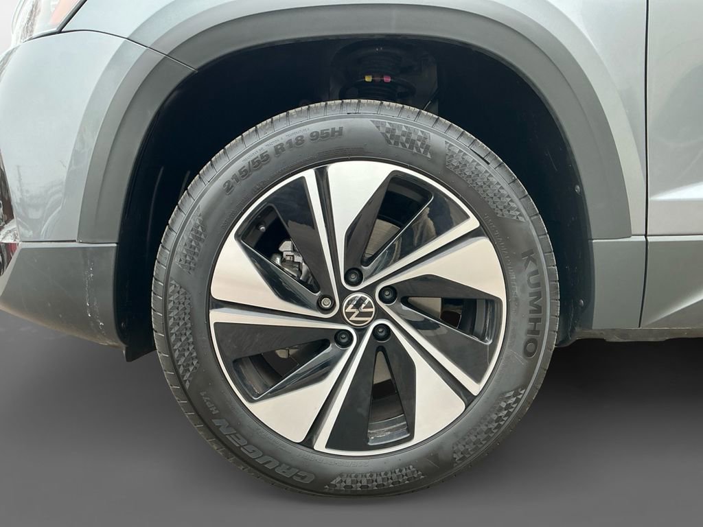 Used 2025 Volkswagen Taos SE image 14