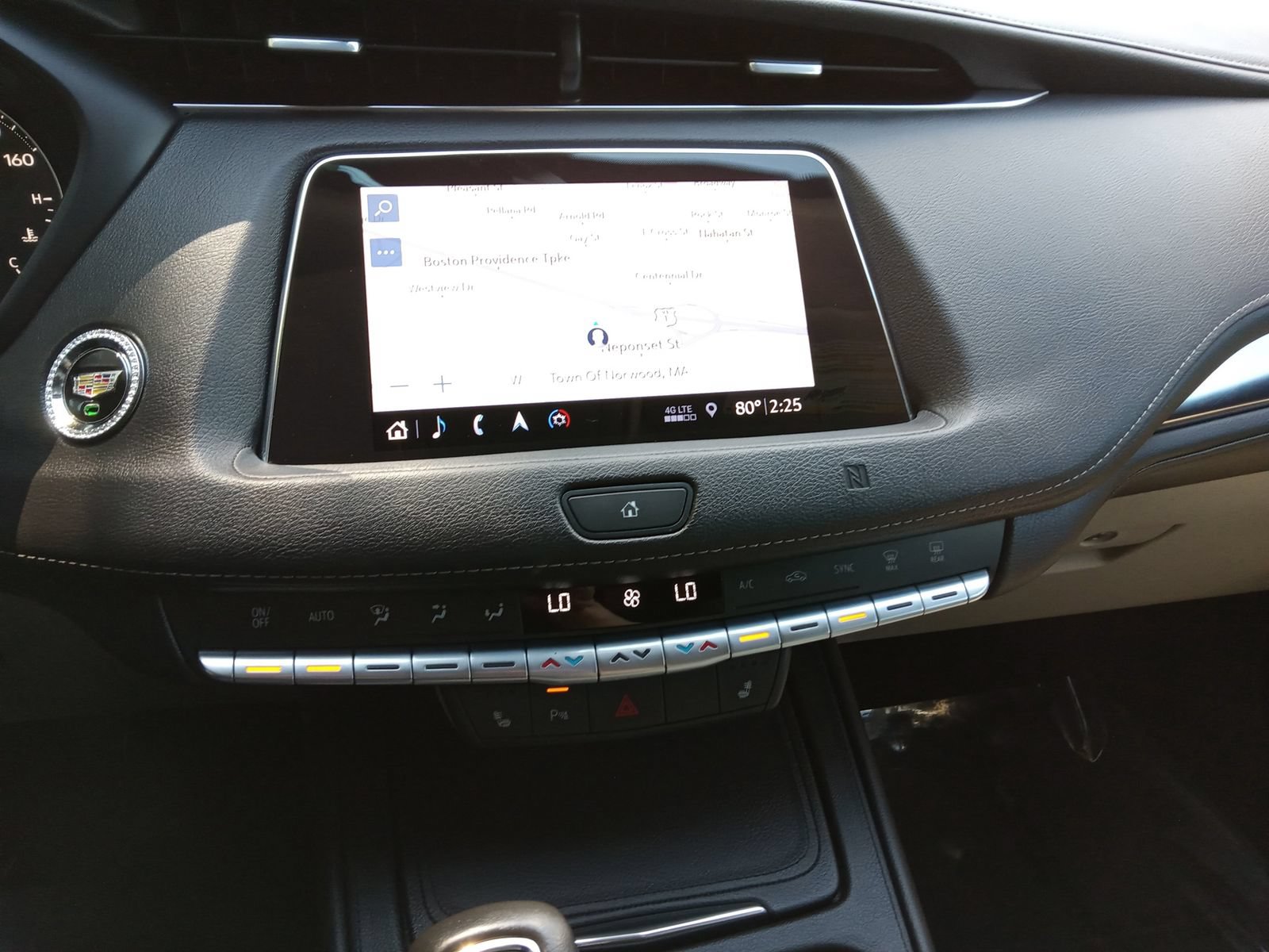 Used 2019 Cadillac XT4 Luxury w/ Cold Weather Package AWD/4WD image 16